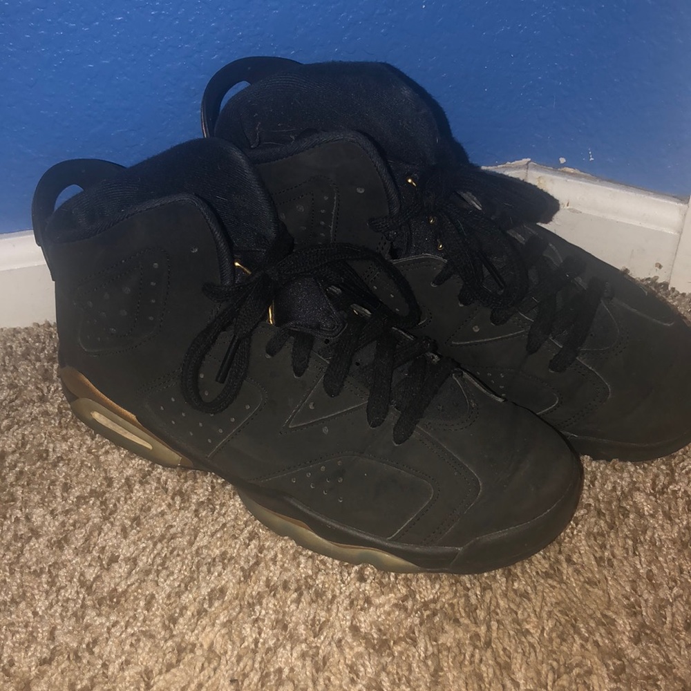 Jordan shoes, Black and Tan, size are 6Y